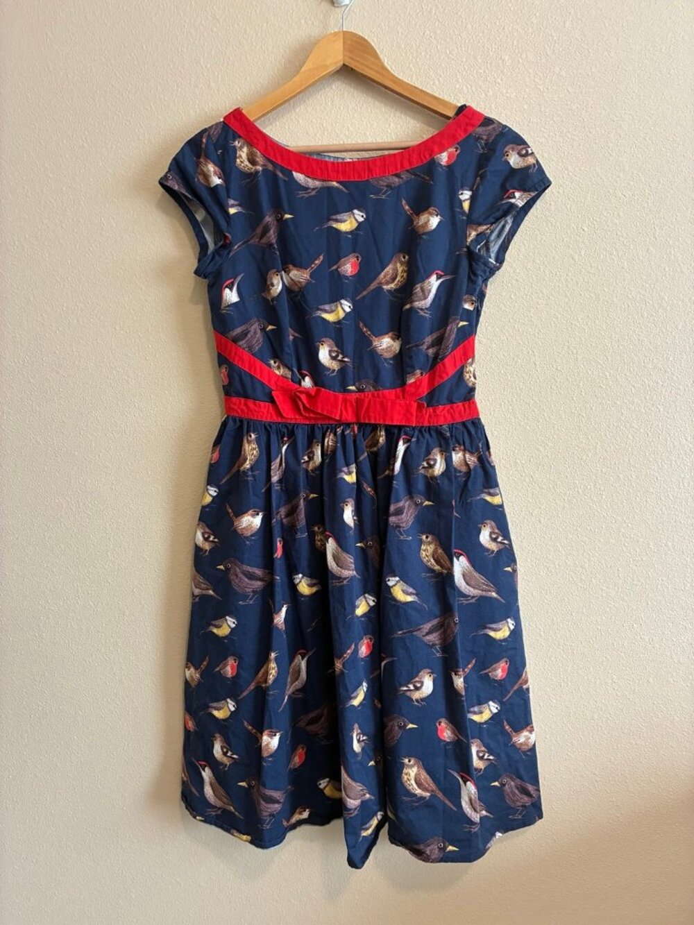eShaki Women's Blue Bird Print Knee-Length Dress with Red Trim Size Medium
